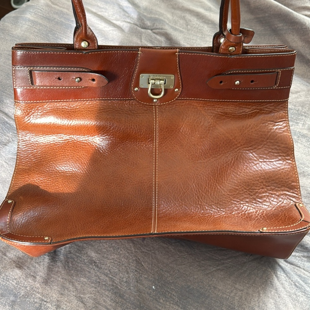 Vintage Liz Claiborne leather handbag with lock clasp and belt cinch. Excellent. - Picture 2 of 7